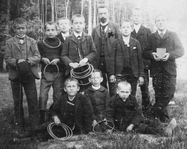 Dieses alte Bild stammt aus dem Jahr 1900, dem Jahr, in dem sich der "Jünglingsverein" in CVJM umbenannte